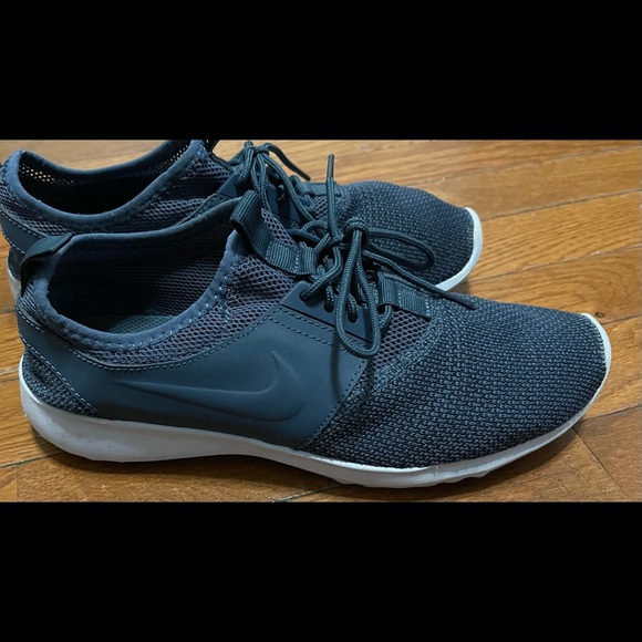 Nike 9 1/2 - Picture 1 of 4